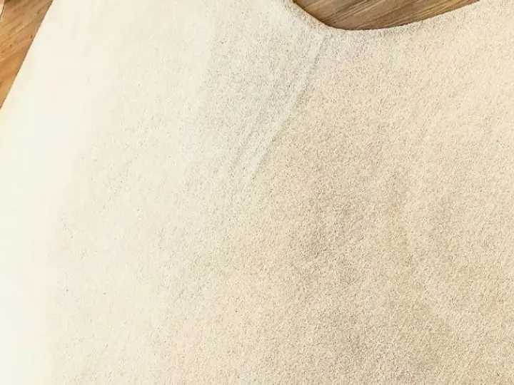 O mesmo tapete depois da lavagem, com o pelo claro e uniforme